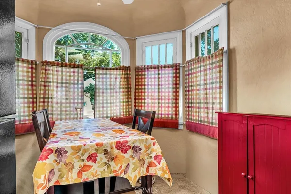 $799,000 | 2000 West 80th Street, Los Angeles, CA 90047