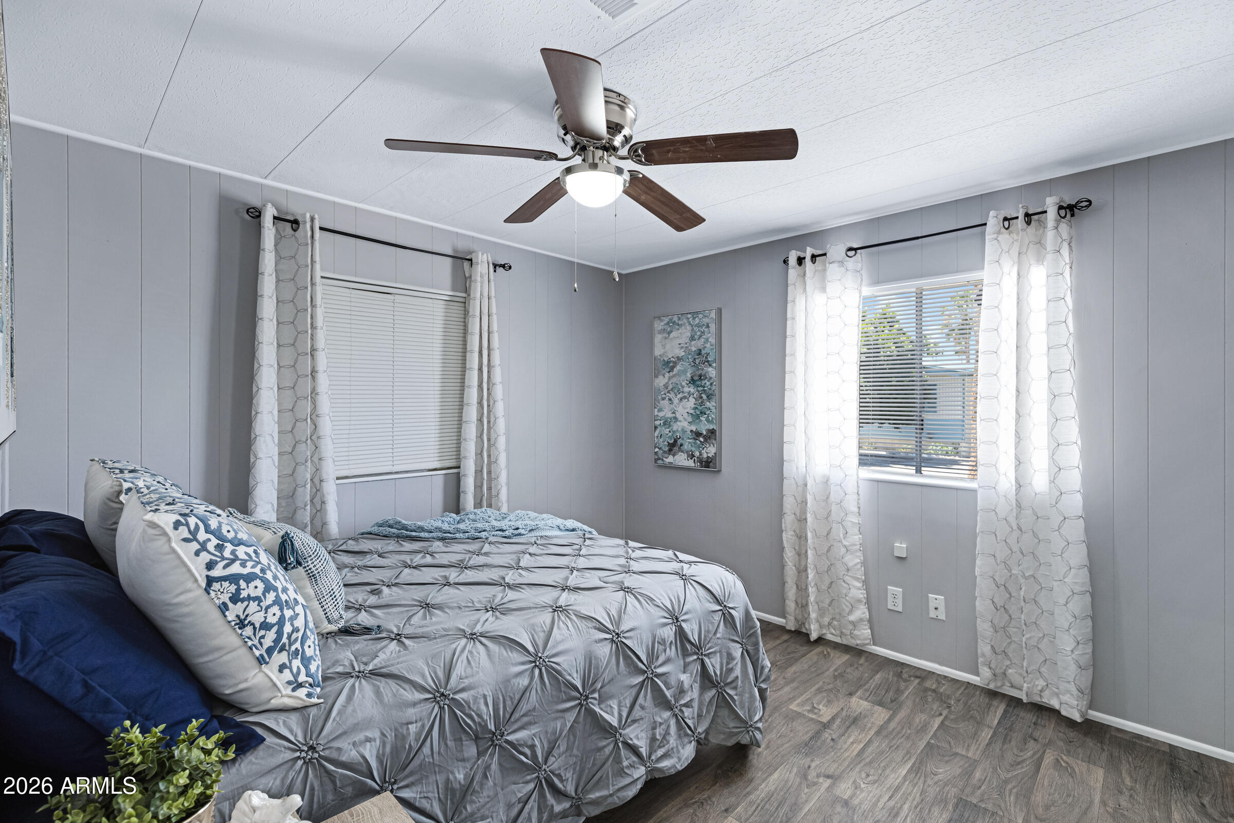 201 South Greenfield Road, Unit 269 Mesa, AZ 85206 - Photo 11 of 18 a bedroom with a bed and a window