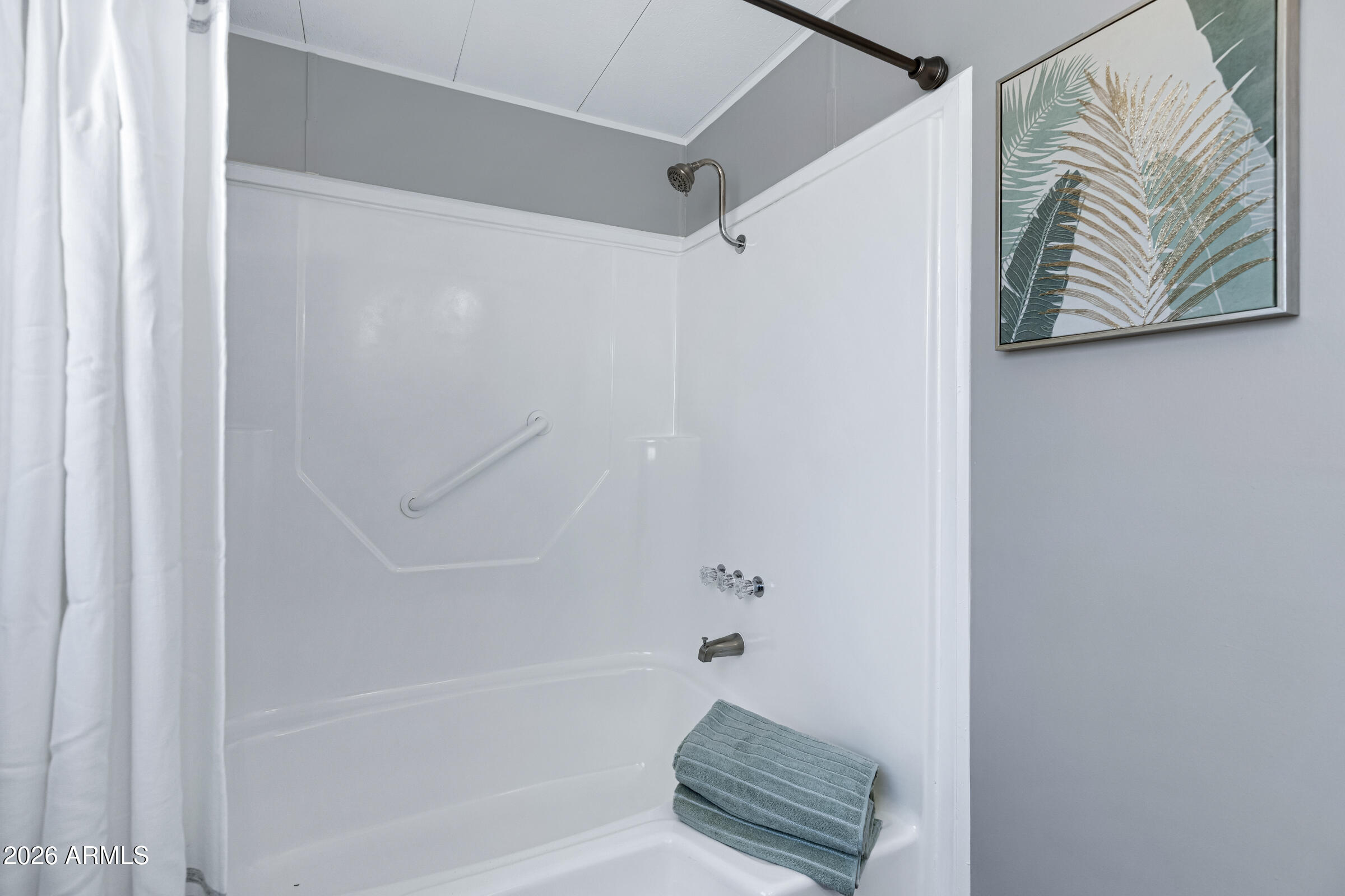 201 South Greenfield Road, Unit 269 Mesa, AZ 85206 - Photo 10 of 18 a bathroom with a bathtub and shower