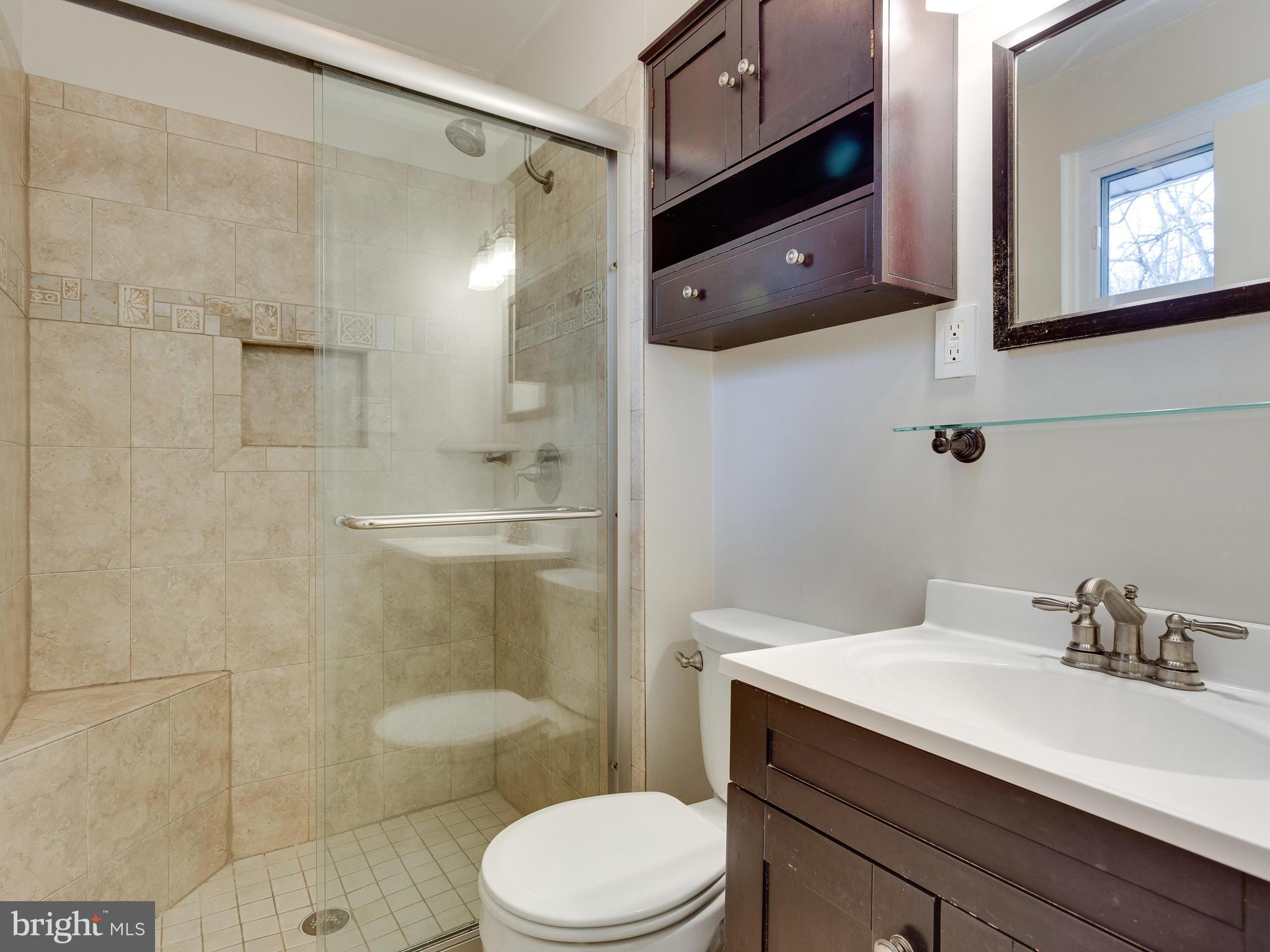8210 Springfield Village Drive Springfield, VA 22152 - Photo 22 of 28 Bath (Master)
