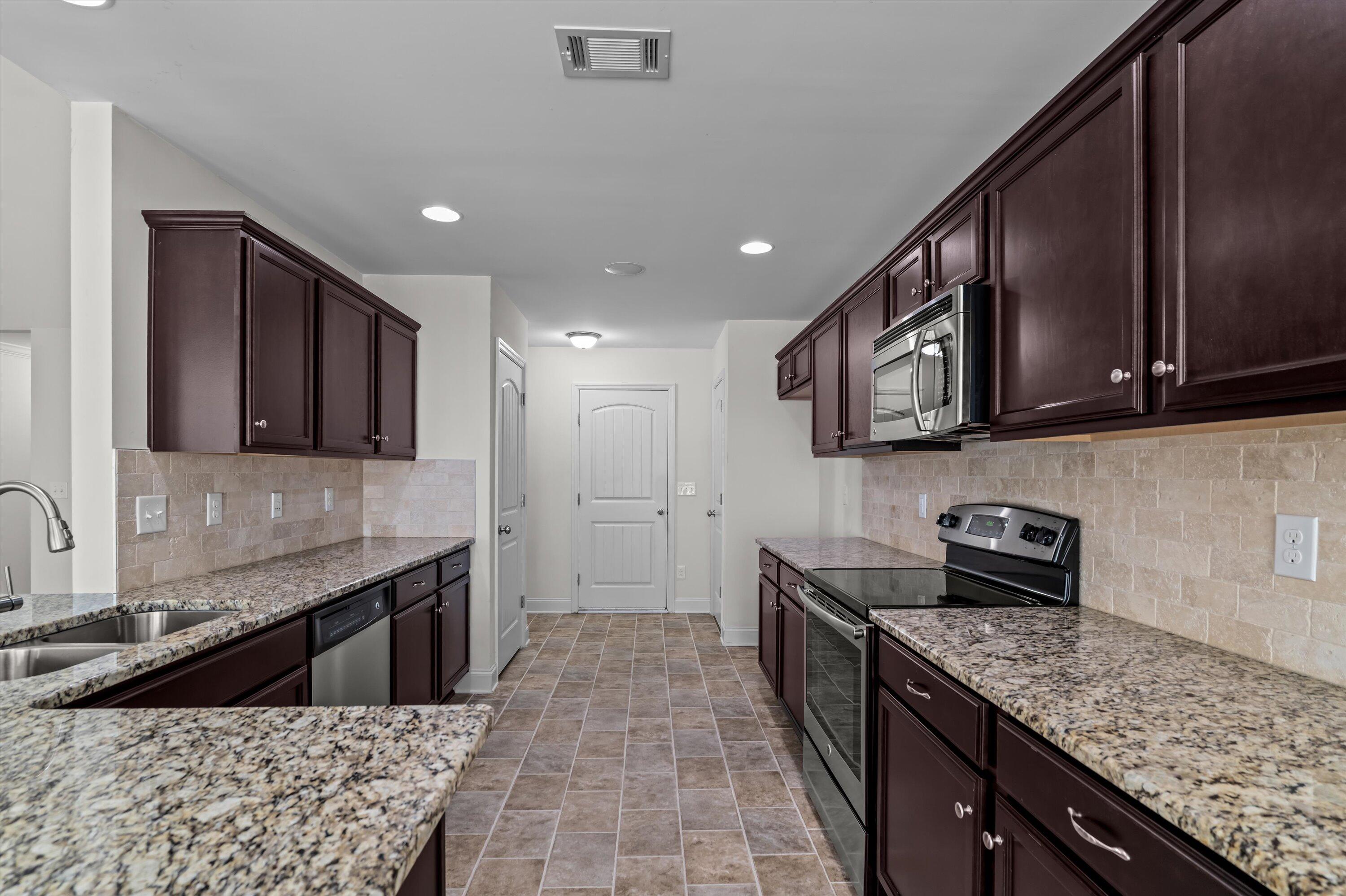 914 Inman Drive Grovetown, GA 30813 - Photo 5 of 22 Stain grade cabinets