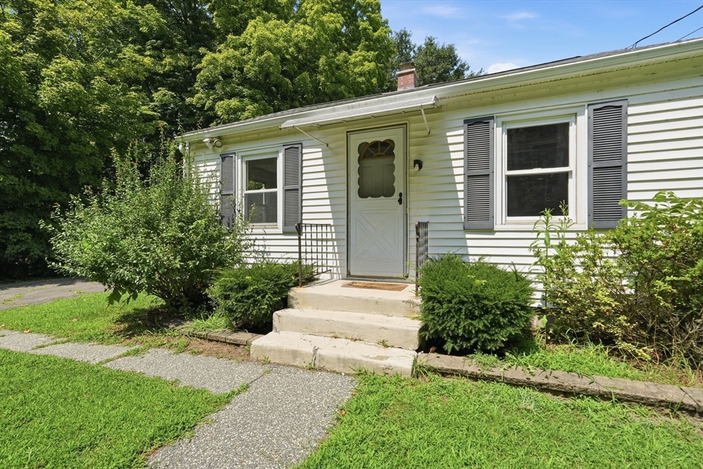 289 Southampton Road Holyoke, MA 01040 - Photo 2 of 32 Gallery Image 2
