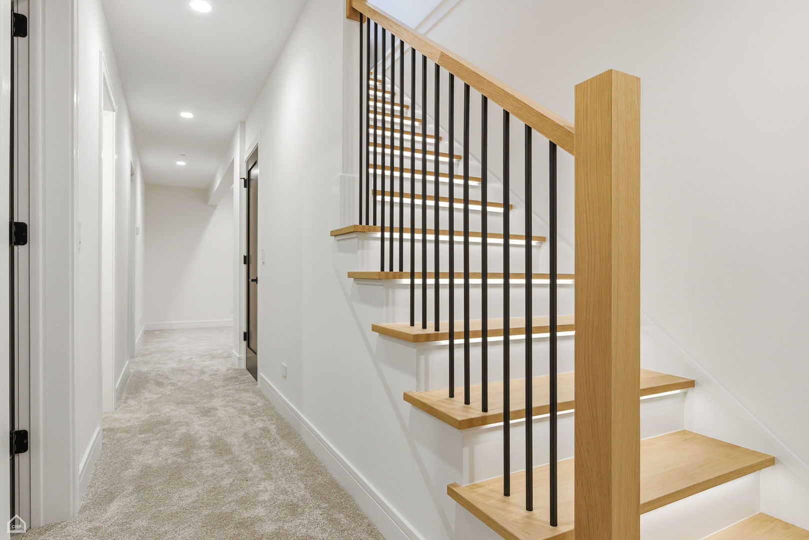 1100 Lois Avenue Park Ridge, IL 60068 - Photo 12 of 41 a view of entryway