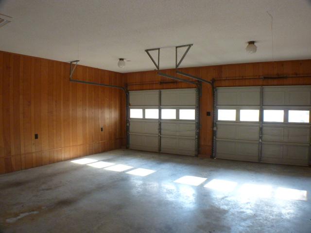 766 Dripping Springs Road Winchester, TN 37398 - Photo 14 of 17 Garage interior