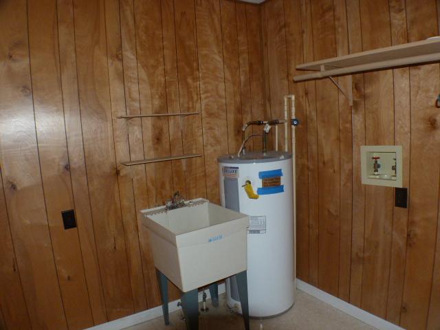 766 Dripping Springs Road Winchester, TN 37398 - Photo 5 of 17 Utility Room