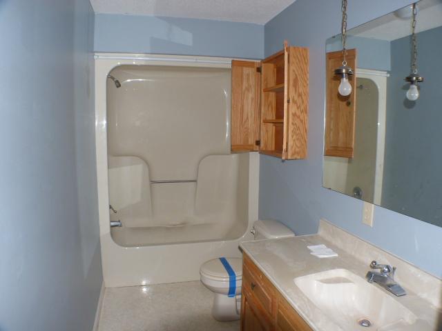 766 Dripping Springs Road Winchester, TN 37398 - Photo 7 of 17 Master Bathroom