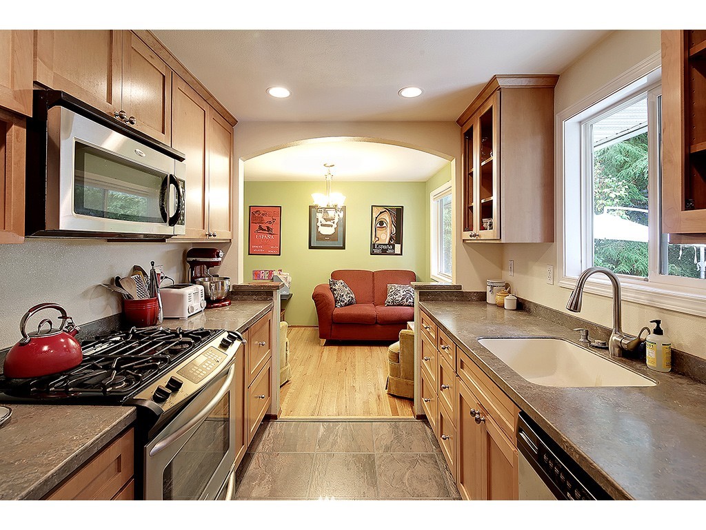 8414 236th Street Southwest Edmonds, WA 98026 - Photo 4 of 15 Gallery Image 4