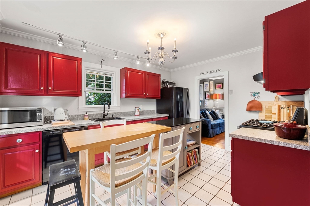 94 Lyman Road North Andover, MA 01845 - Photo 7 of 37 Gallery Image 7