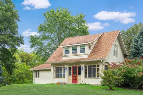 $1,799,000 | W304N2426 Maple Avenue, Delafield, WI 53072