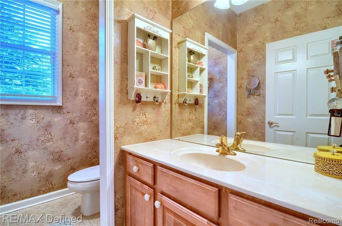2447 Selkirk Street Rochester, MI 48306 - Photo 9 of 49 Half_Bath.jpg