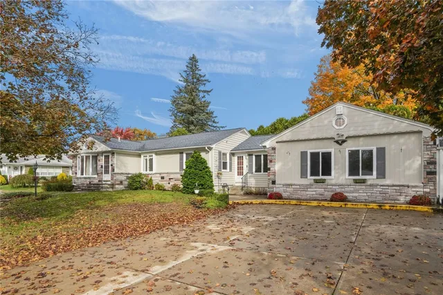 $639,900 | 2 Oak Grove Boulevard, North Providence, RI 02911