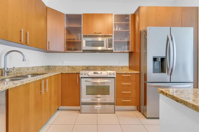 $2,500 | 1945 South Ocean Drive, Unit 502, Hallandale Beach, FL 33009