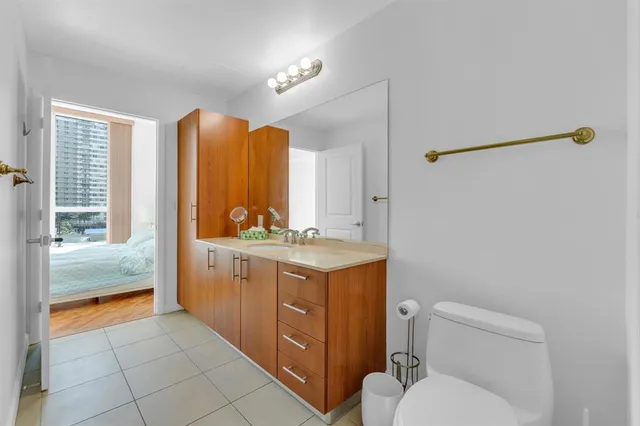 $2,500 | 1945 South Ocean Drive, Unit 502, Hallandale Beach, FL 33009