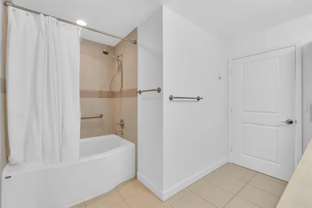 $2,500 | 1945 South Ocean Drive, Unit 502, Hallandale Beach, FL 33009