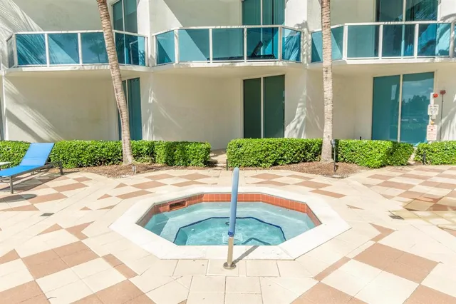 $2,500 | 1945 South Ocean Drive, Unit 502, Hallandale Beach, FL 33009