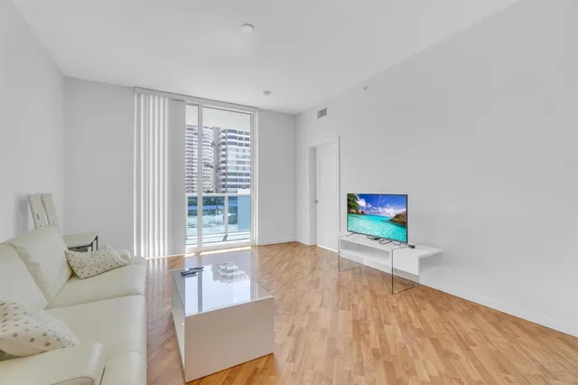 $2,500 | 1945 South Ocean Drive, Unit 502, Hallandale Beach, FL 33009