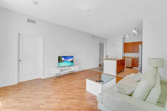 $2,500 | 1945 South Ocean Drive, Unit 502, Hallandale Beach, FL 33009