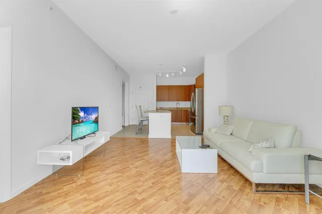 $2,500 | 1945 South Ocean Drive, Unit 502, Hallandale Beach, FL 33009