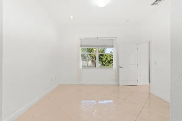 $2,995 | 9353 Rodeo Drive, Lake Worth, FL 33467