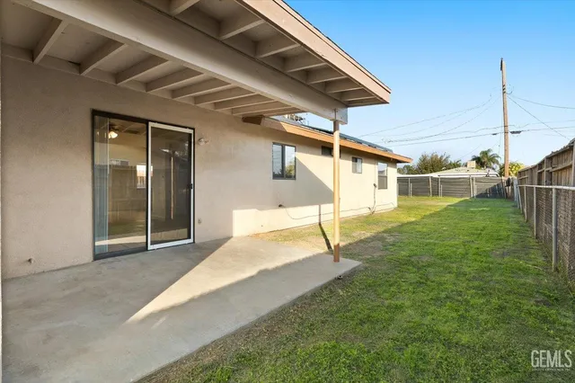 a view of a backyard with table and chairs