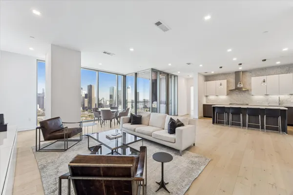 $1,825,000 | 1711 Allen Parkway, Unit 2605, Houston, TX 77019
