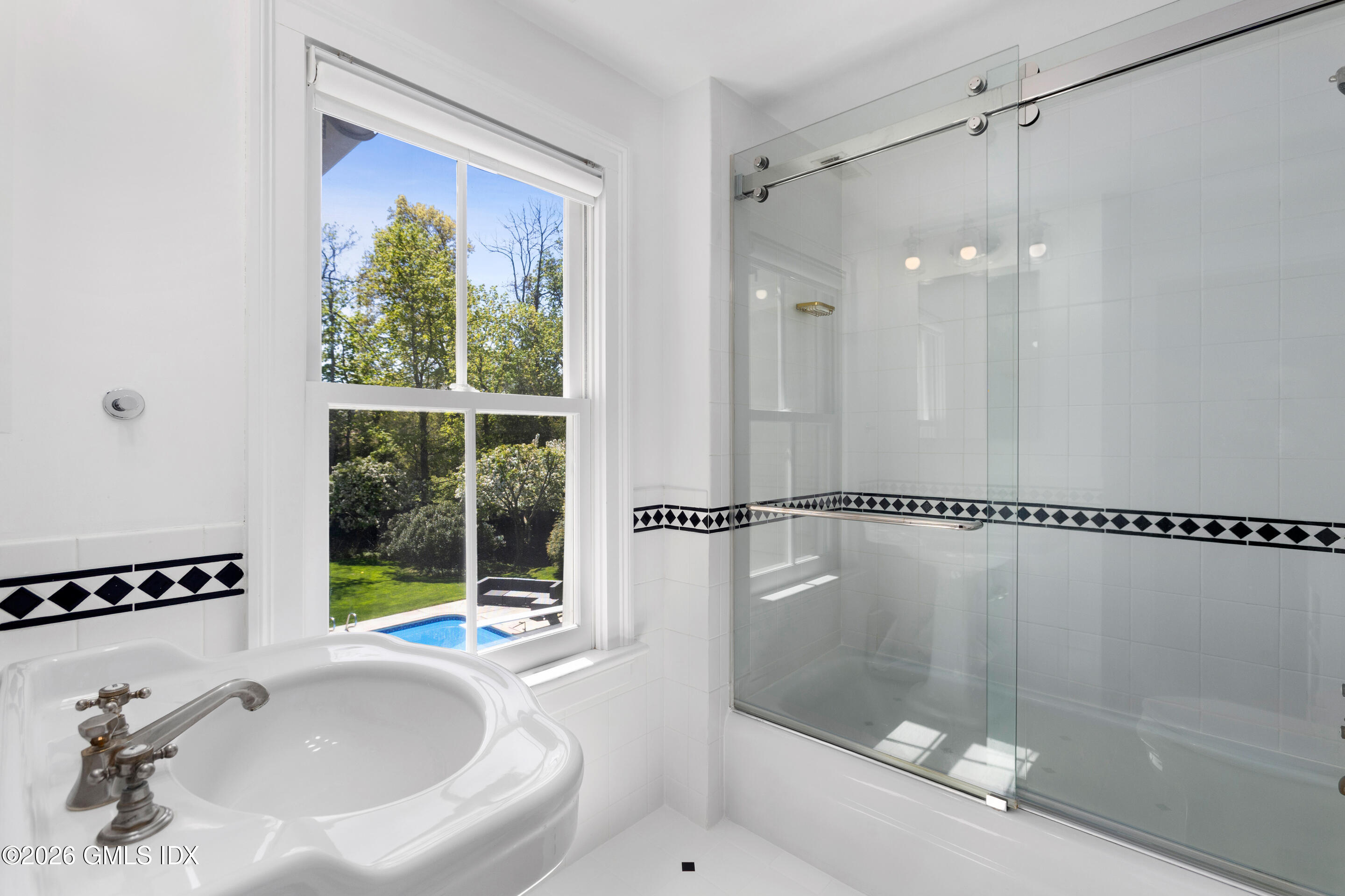96 Indian Head Road Riverside, CT 06878 - Photo 19 of 21 Guest Bath w/Tub