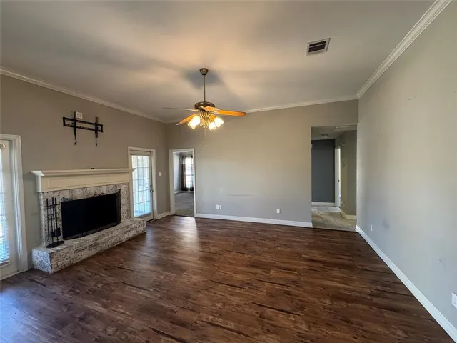a view of empty room with window