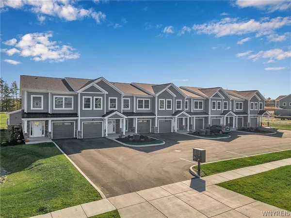 $1,950 | 3385 Cedar Vly Way, Hamburg, NY 14075
