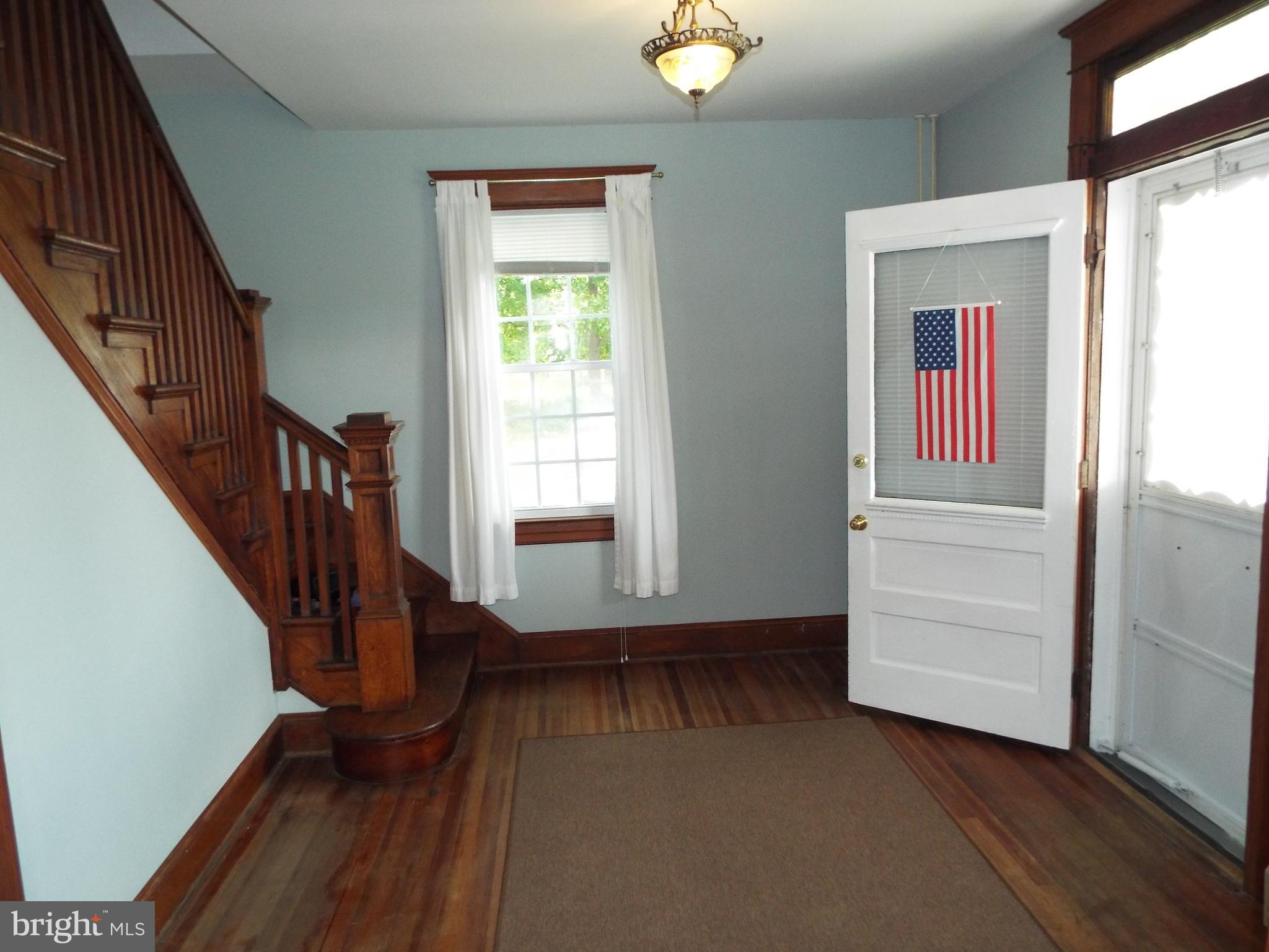 7210 Dogwood Road Baltimore, MD 21244 - Photo 3 of 36 Spacious HW Foyer