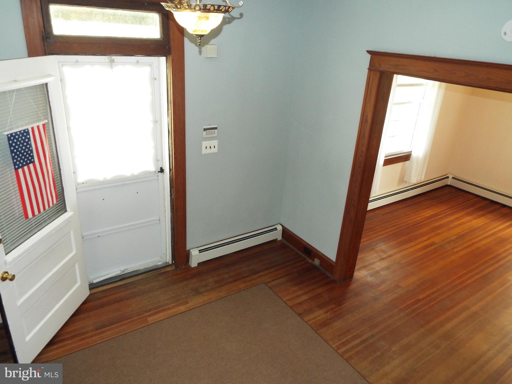 7210 Dogwood Road Baltimore, MD 21244 - Photo 21 of 36 Foyer