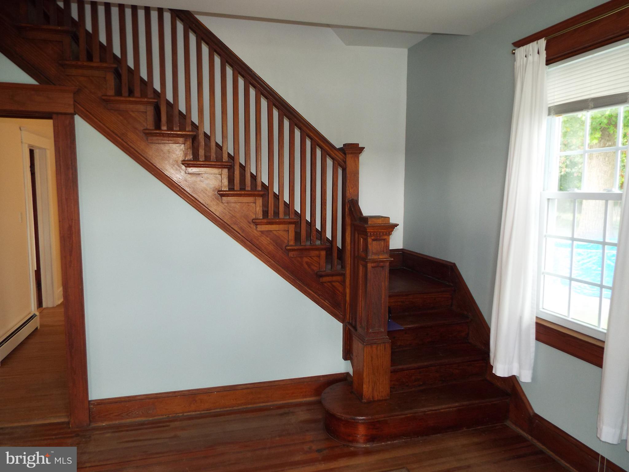 7210 Dogwood Road Baltimore, MD 21244 - Photo 22 of 36 Rustic but lovely foyer entry.