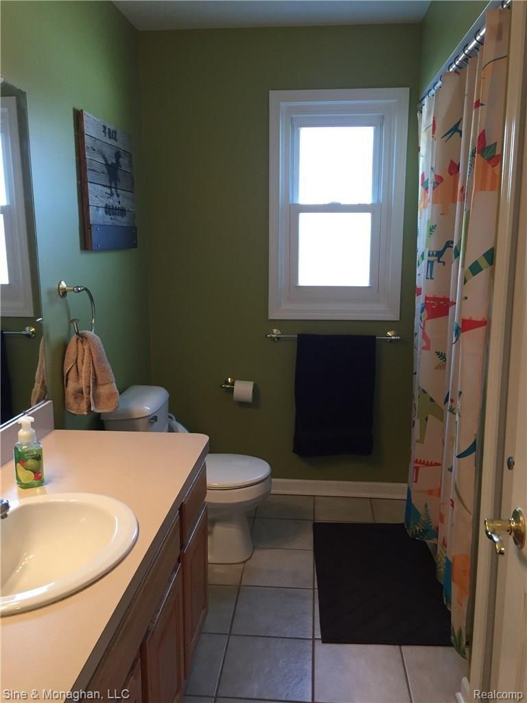 1758 South Summers Road Imlay City, MI 48444 - Photo 13 of 26 bath3.jpg