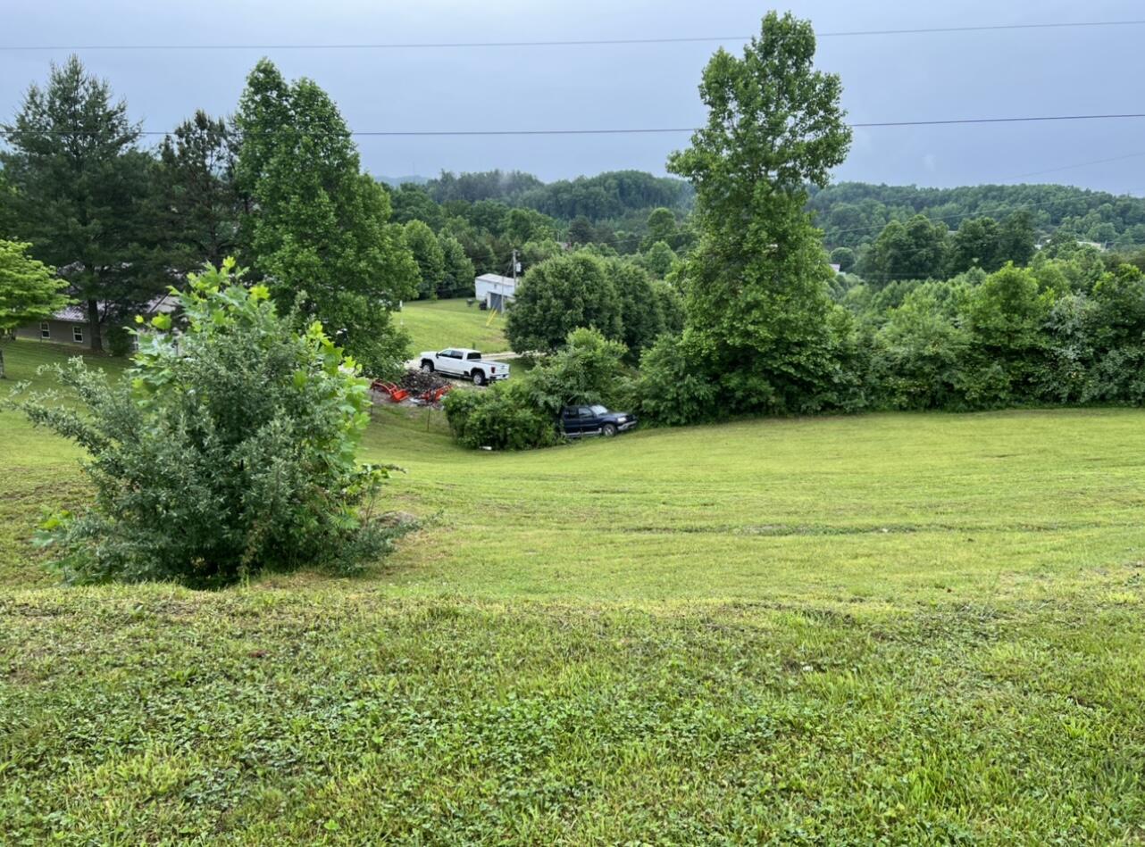 438 East Spencer Road Campton, KY 41301 - Photo 4 of 12 AAB040ED-CCC8-4100-96AC-C61966252703