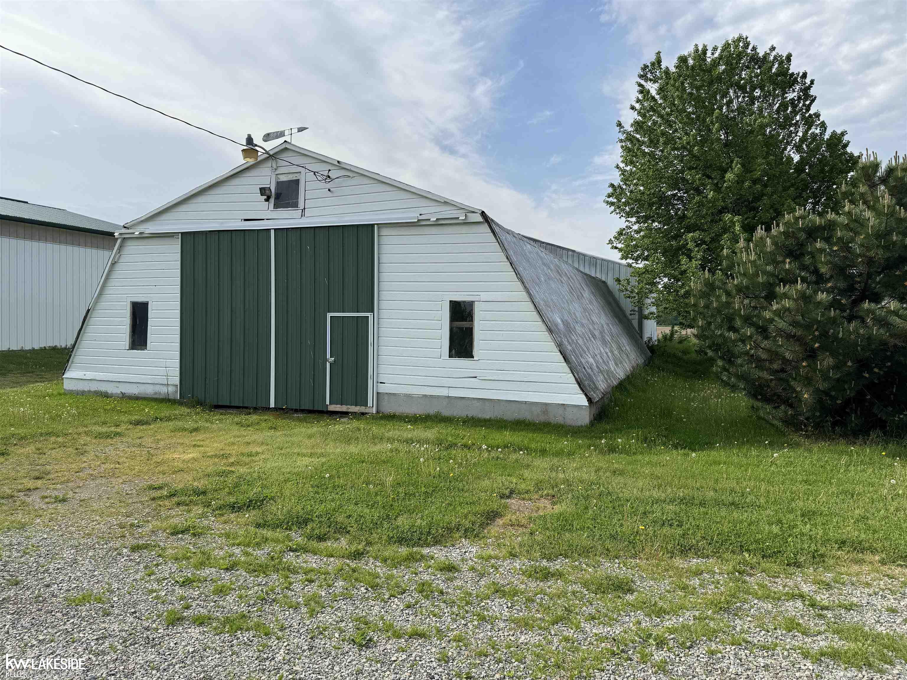 433 Oak Beach Road Kinde, MI 48445 - Photo 13 of 29 50142874-f5bab536-0187-45e0-8903-571691145557.JPG