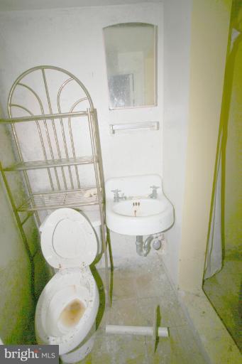5010 West Hills Road Baltimore, MD 21229 - Photo 26 of 30 a bathroom with a toilet and a sink