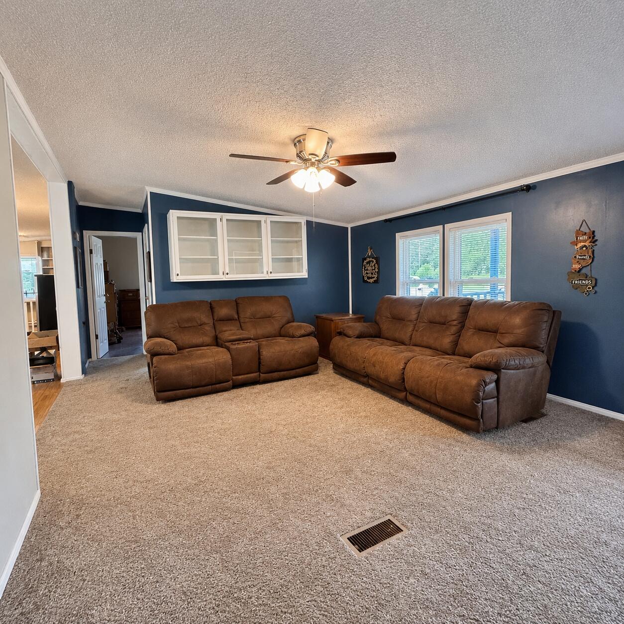 9963 Bloomville Road Manning, SC 29102 - Photo 8 of 33 Living room