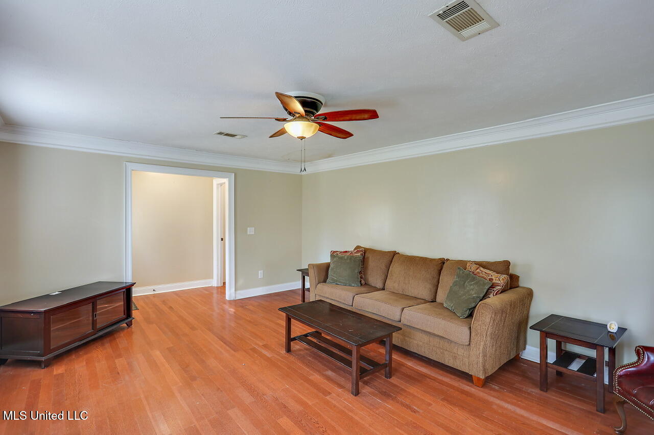 624 McCluer Road Jackson, MS 39212 - Photo 5 of 40 624 McCluer Rd (7)