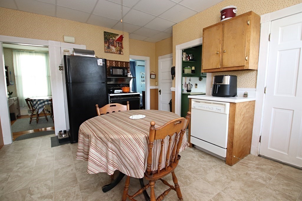 9 Guild Road Saugus, MA 01906 - Photo 4 of 42 Gallery Image 4