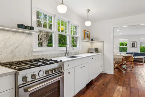 12 Jackson Street, East Hampton, NY 11937