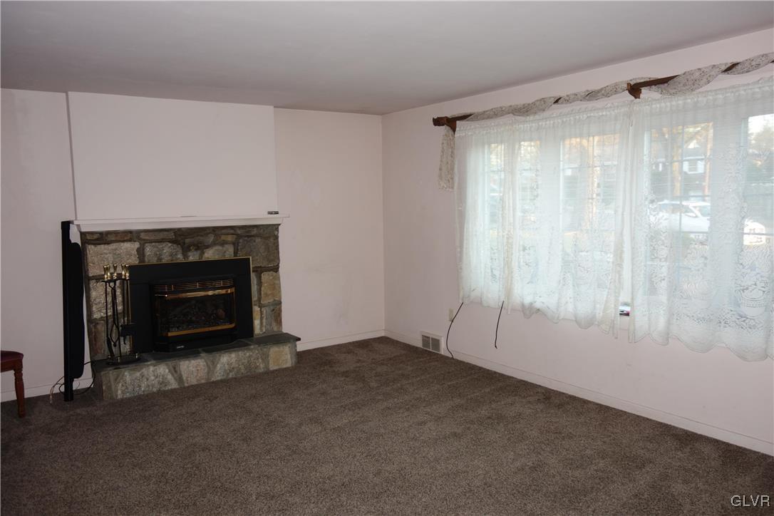 1624 Stanford Road Bethlehem, PA 18018 - Photo 3 of 20 Living room with fairly new carpet