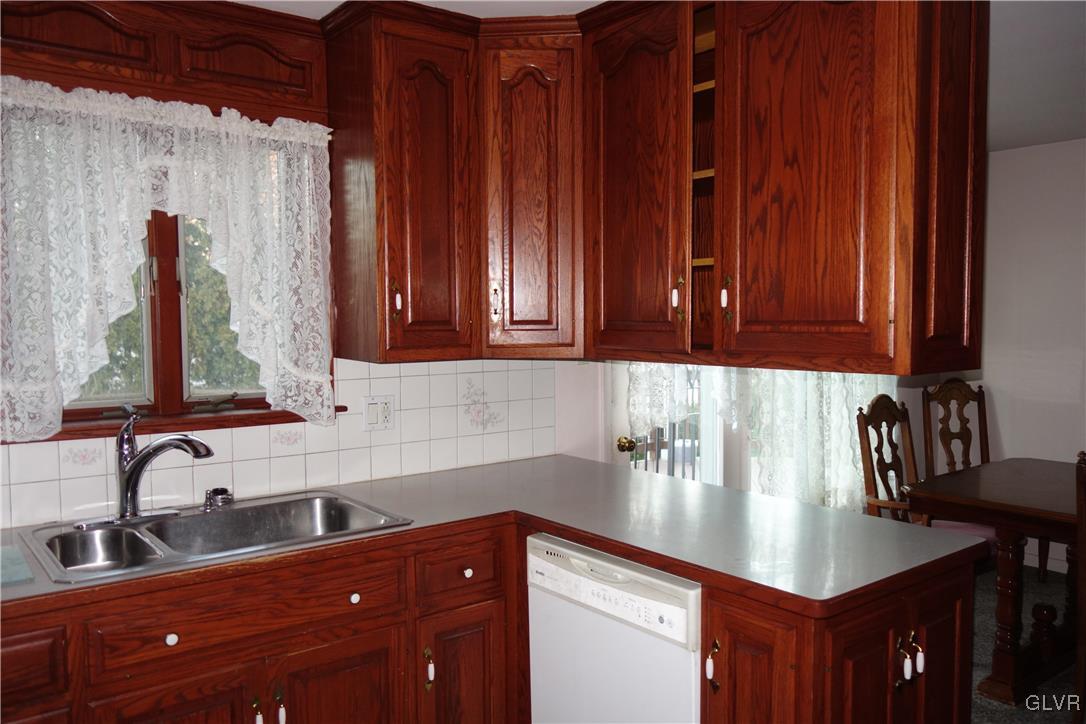 1624 Stanford Road Bethlehem, PA 18018 - Photo 5 of 20 Gallery Image 5