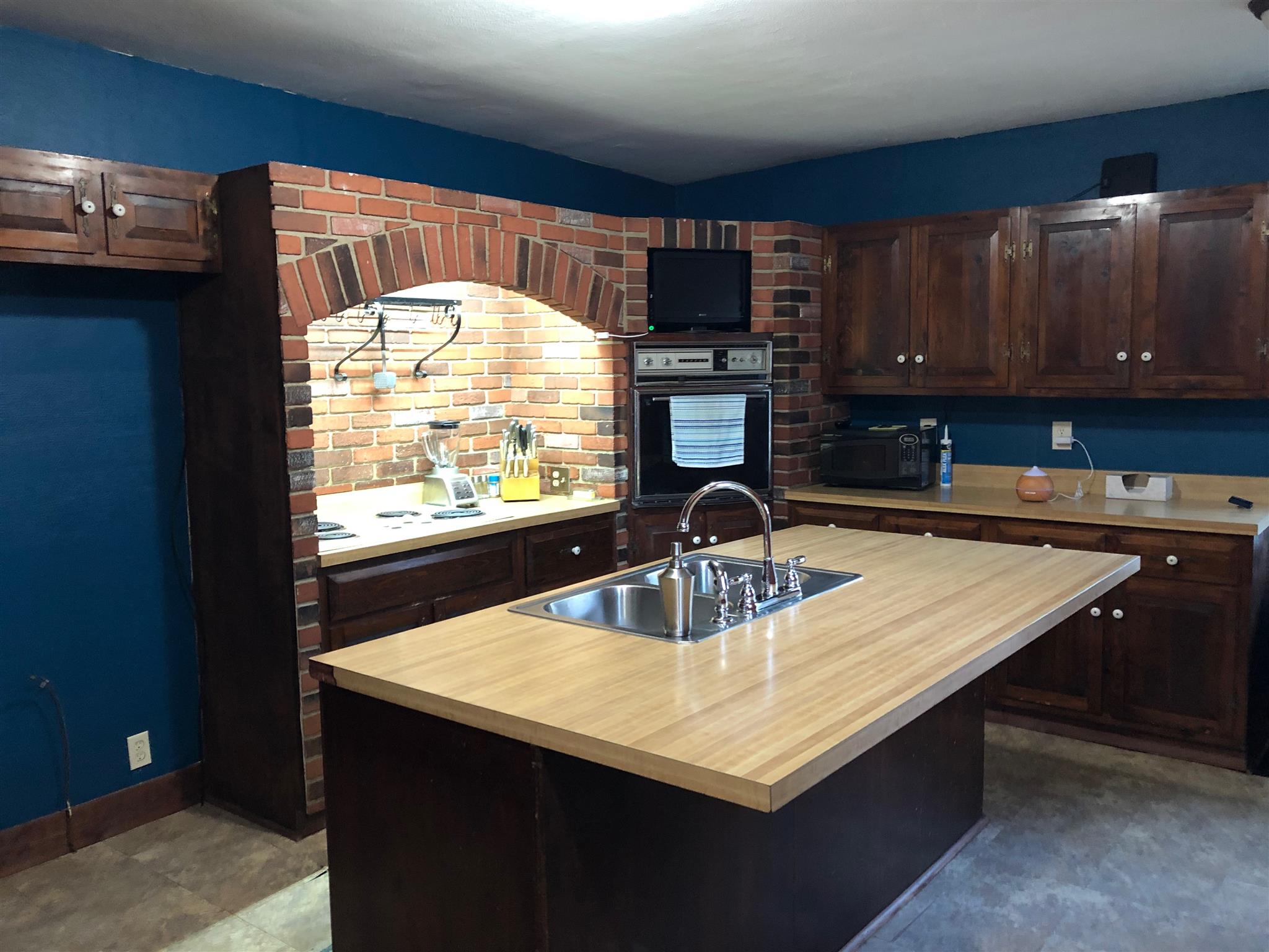 307 East Main Street Butler, IN 46721 - Photo 2 of 3