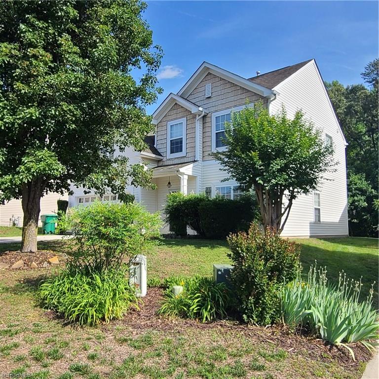 895 Jennifer Lane High Point, NC 27265 - Photo 2 of 21