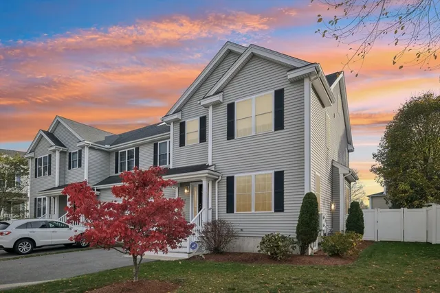 $799,999 | 6 Blue Jay Circle, Unit 2, Wakefield, MA 01880