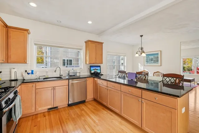 $799,999 | 6 Blue Jay Circle, Unit 2, Wakefield, MA 01880