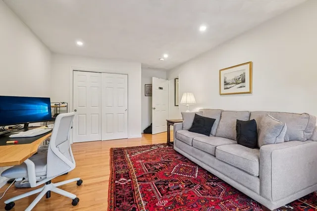 $799,999 | 6 Blue Jay Circle, Unit 2, Wakefield, MA 01880