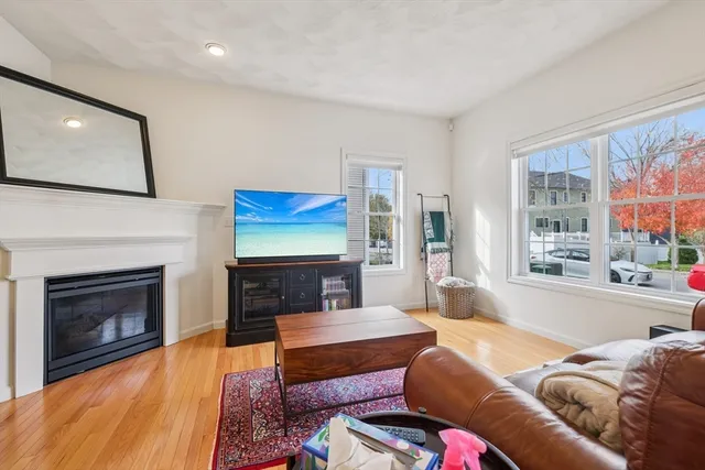 $799,999 | 6 Blue Jay Circle, Unit 2, Wakefield, MA 01880