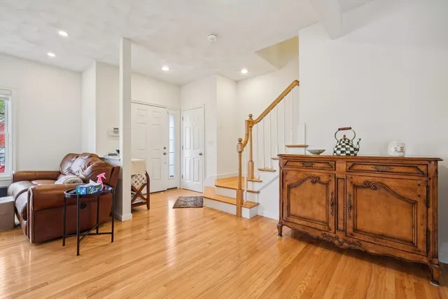 $799,999 | 6 Blue Jay Circle, Unit 2, Wakefield, MA 01880