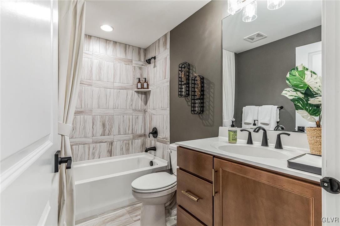 5155 Maple Rdg Way Emmaus, PA 18049 - Photo 3 of 50 Gallery Image 3