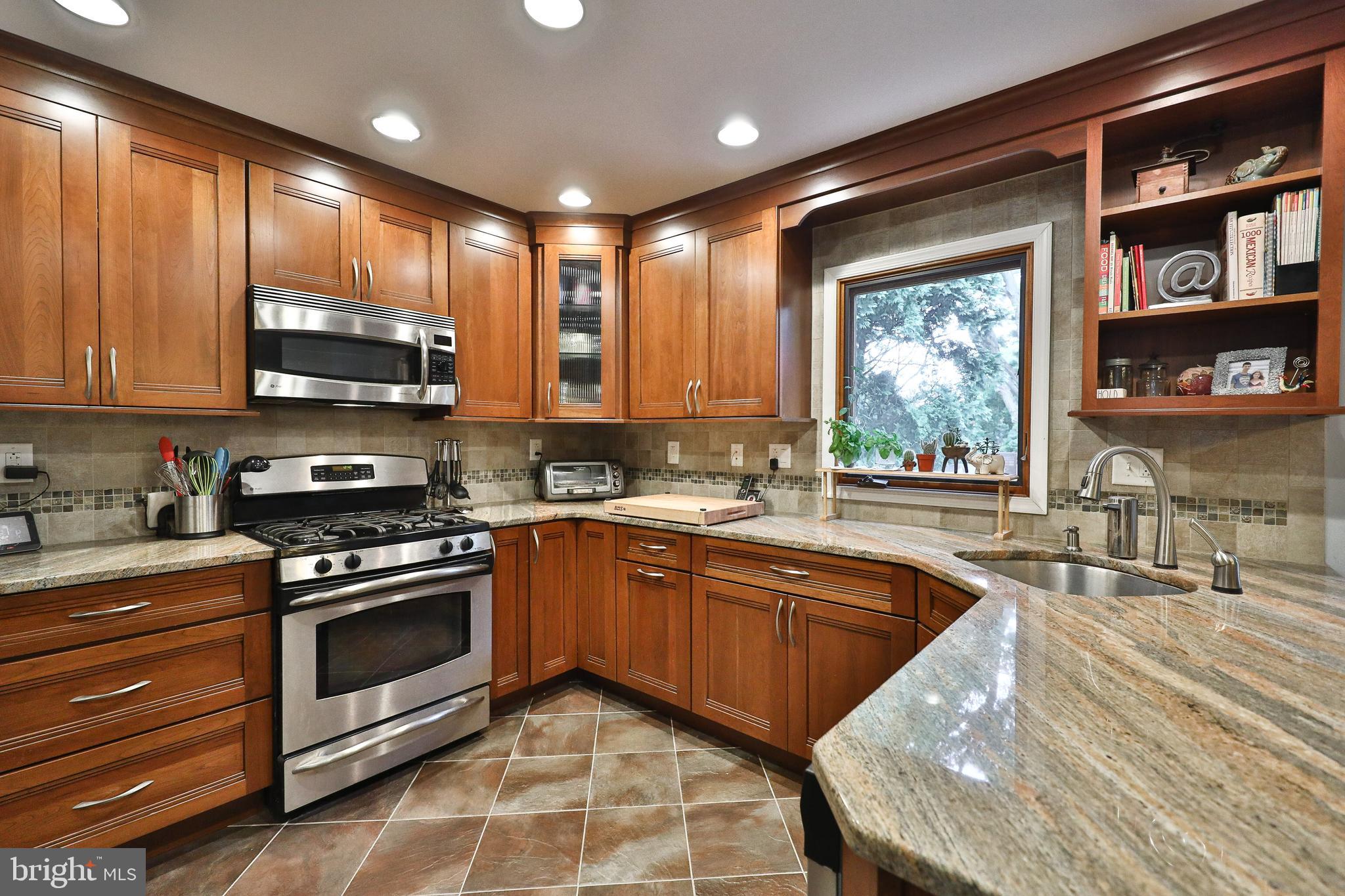 1039 Pinetown Road Fort Washington, PA 19034 - Photo 3 of 47 Gourmet Kitchen